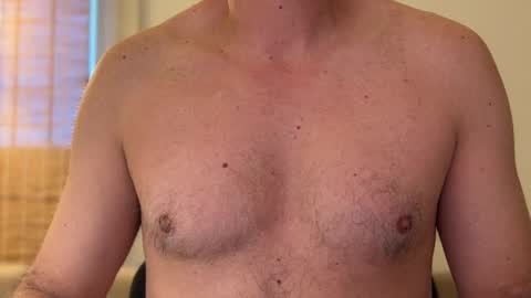 Snapshot of jarabedecereza chatting on 10-14-25, 12:28 MRA online show from 10-14-25, 12:28