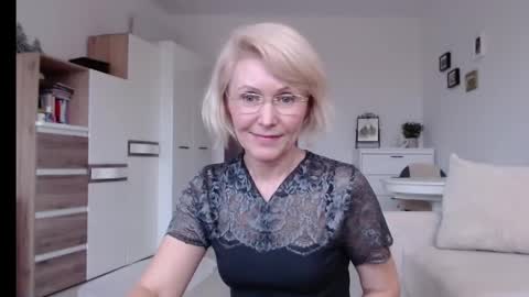 Snapshot of jasmin18v chatting on 01-15-25, 01:20 Jasmin room for people 40 online show from 01-15-25, 01:20