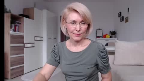 Snapshot of jasmin18v chatting on 01-27-25, 02:02 Jasmin room for people 40 online show from 01-27-25, 02:02