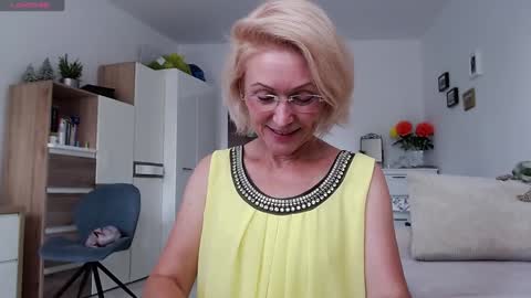 Snapshot of jasmin18v chatting on 09-10-25, 01:11 Jasmin room for people 40 online show from 09-10-25, 01:11