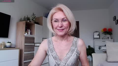 Snapshot of jasmin18v chatting on 10-31-25, 08:26 Jasmin room for people 40 online show from 10-31-25, 08:26