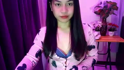 Snapshot of jasmine_arousal chatting on 06-18-26, 02:01 JASMINE online show from 06-18-26, 02:01