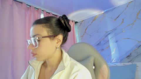 Snapshot of jasmine_hyper_1 chatting on 01-17-25, 07:38 Jas online show from 01-17-25, 07:38