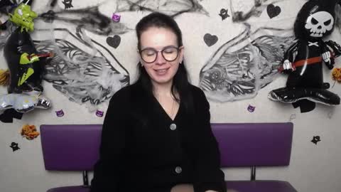 JasmineKouch online show from 10-18-25, 05:57