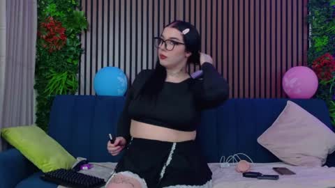 Snapshot of jasminsunrise chatting on 04-14-26, 06:03 JasminSunset online show from 04-14-26, 06:03