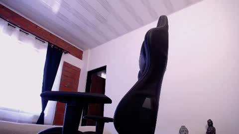 Snapshot of jasson_king01 chatting on 07-14-26, 02:12 JKing online show from 07-14-26, 02:12