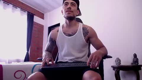 Snapshot of jasson_king01 chatting on 07-16-26, 04:35 JKing online show from 07-16-26, 04:35