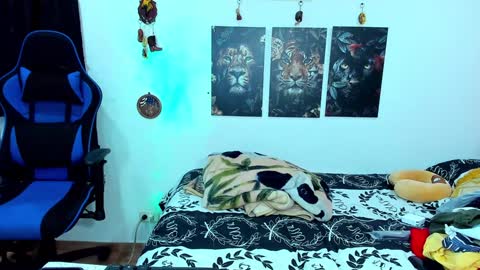 Javier online show from 01-30-25, 07:04