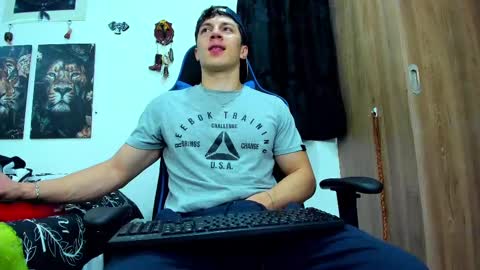 Javier online show from 03-07-25, 04:13