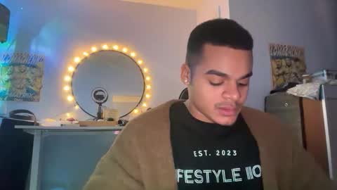 Snapshot of javiricorich chatting on 11-12-25, 12:33 javiSdick online show from 11-12-25, 12:33