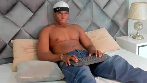 Snapshot of jax_black chatting on 10-01-25, 11:49 jax black online show from 10-01-25, 11:49