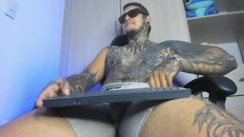 Snapshot of jaxxon22cm chatting on 04-27-26, 08:40 Michael independient model online show from 04-27-26, 08:40