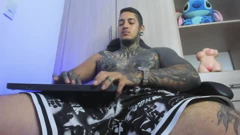 Snapshot of jaxxon22cm chatting on 05-24-26, 01:16 Michael independient model online show from 05-24-26, 01:16