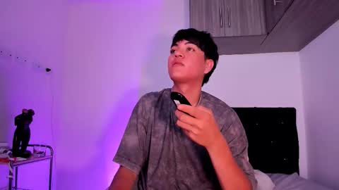 Snapshot of jaythomax chatting on 12-14-25, 07:40 jaythomax online show from 12-14-25, 07:40