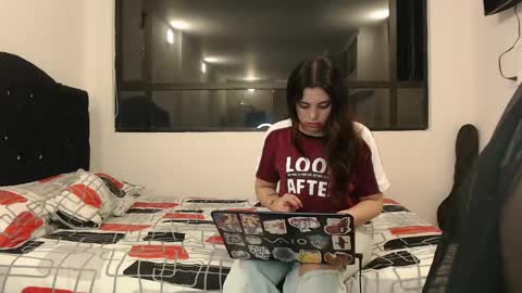 Jazmin and Scarlett online show from 02-12-25, 05:26