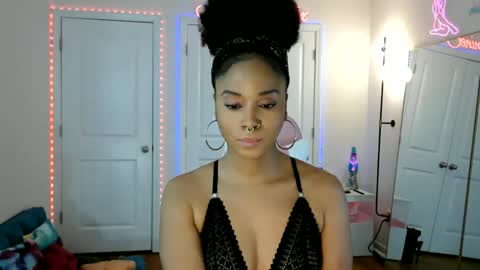 Snapshot of jazminefox chatting on 05-23-26, 05:28 Jazmine Fox online show from 05-23-26, 05:28