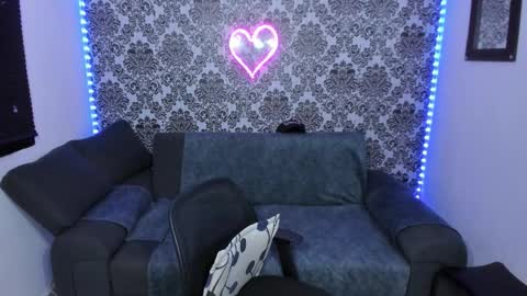 Snapshot of jdstudio chatting on 10-22-25, 02:56 . Julianita y Valery . online show from 10-22-25, 02:56