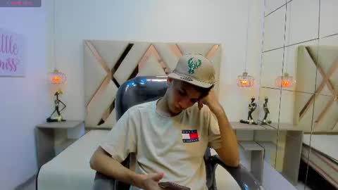 Snapshot of jdwhite18 chatting on 07-12-26, 01:29 jdwhite18 online show from 07-12-26, 01:29