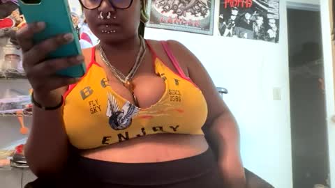 Snapshot of jdx00 chatting on 11-17-25, 04:13 jdx00 online show from 11-17-25, 04:13