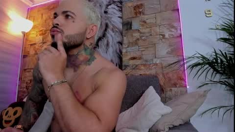 Jean  axelcrow       Modelo Independiente online show from 04-15-26, 05:47