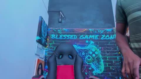 jeanpieroo26 online show from 02-16-26, 07:32