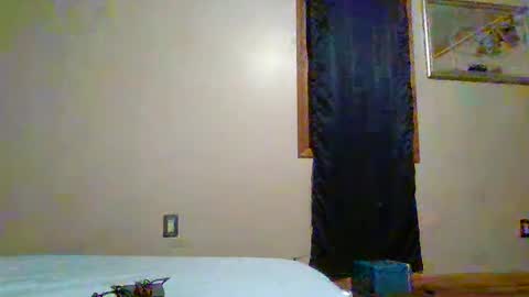 jearnold44 online show from 01-28-25, 04:29