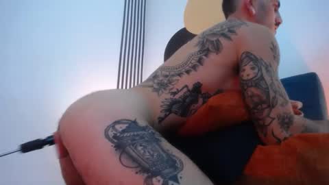 Snapshot of jeff_cube chatting on 06-11-26, 05:49 Jeff and Mugi Independent model online show from 06-11-26, 05:49