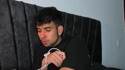 Snapshot of jei_cox chatting on 10-22-25, 11:43 jei online show from 10-22-25, 11:43