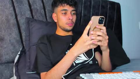 Snapshot of jei_cox chatting on 10-25-25, 11:29 jei online show from 10-25-25, 11:29