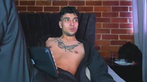 Snapshot of jei_cox chatting on 11-23-25, 01:22 jei online show from 11-23-25, 01:22