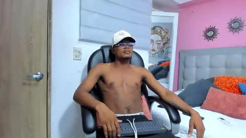 jeikon_black19 online show from 07-12-26, 07:38