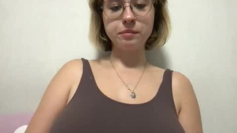 Snapshot of jelly_gum chatting on 09-20-25, 01:56 Inna online show from 09-20-25, 01:56