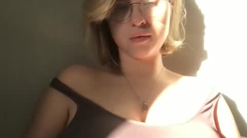 Snapshot of jelly_gum chatting on 11-17-25, 07:58 Inna online show from 11-17-25, 07:58