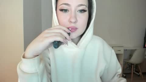 Snapshot of jenahaze chatting on 10-17-25, 07:49 Jena online show from 10-17-25, 07:49