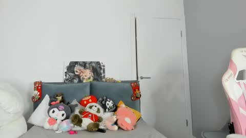 Snapshot of jenie_fire chatting on 01-23-25, 07:40 Dolly online show from 01-23-25, 07:40