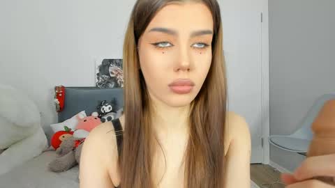 Snapshot of jenie_fire chatting on 02-08-25, 12:28 Dolly online show from 02-08-25, 12:28