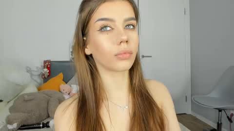 Snapshot of jenie_fire chatting on 03-05-25, 07:27 Dolly online show from 03-05-25, 07:27