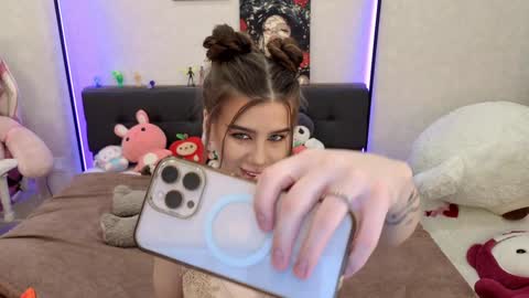 Snapshot of jenie_fire chatting on 10-04-25, 01:20 Dolly online show from 10-04-25, 01:20