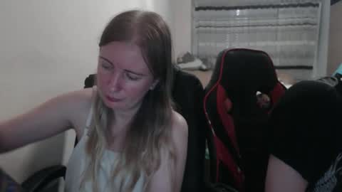 JenisAndPeter online show from 09-11-25, 07:14