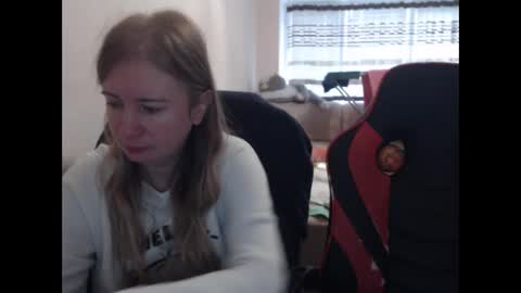 JenisAndPeter online show from 10-06-25, 06:00