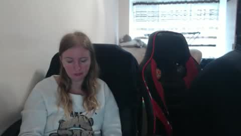 JenisAndPeter online show from 10-08-25, 06:55