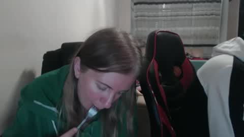 JenisAndPeter online show from 10-17-25, 07:38