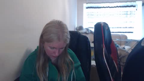 Snapshot of jenisandpeter chatting on 04-20-26, 06:27 JenisAndPeter online show from 04-20-26, 06:27
