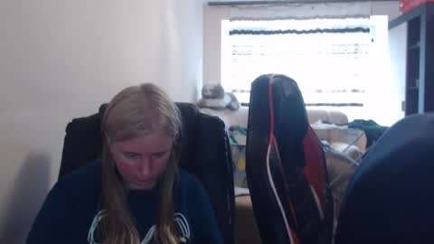 Snapshot of jenisandpeter chatting on 04-25-26, 01:41 JenisAndPeter online show from 04-25-26, 01:41