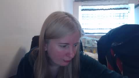 Snapshot of jenisandpeter chatting on 05-04-26, 06:31 JenisAndPeter online show from 05-04-26, 06:31