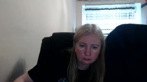 Snapshot of jenisandpeter chatting on 05-12-26, 04:15 JenisAndPeter online show from 05-12-26, 04:15