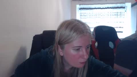 Snapshot of jenisandpeter chatting on 05-13-26, 05:32 JenisAndPeter online show from 05-13-26, 05:32