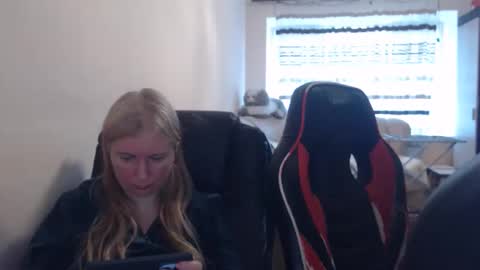 Snapshot of jenisandpeter chatting on 05-16-26, 05:48 JenisAndPeter online show from 05-16-26, 05:48
