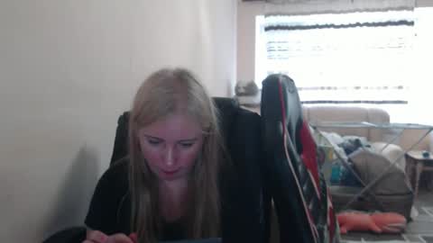 Snapshot of jenisandpeter chatting on 05-18-26, 04:24 JenisAndPeter online show from 05-18-26, 04:24