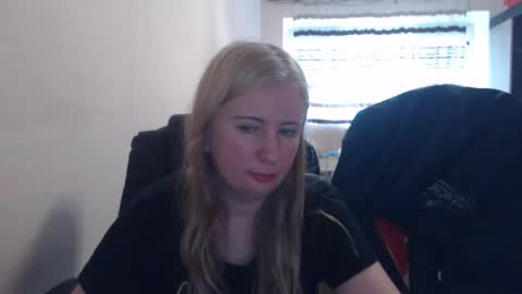Snapshot of jenisandpeter chatting on 05-20-26, 05:02 JenisAndPeter online show from 05-20-26, 05:02